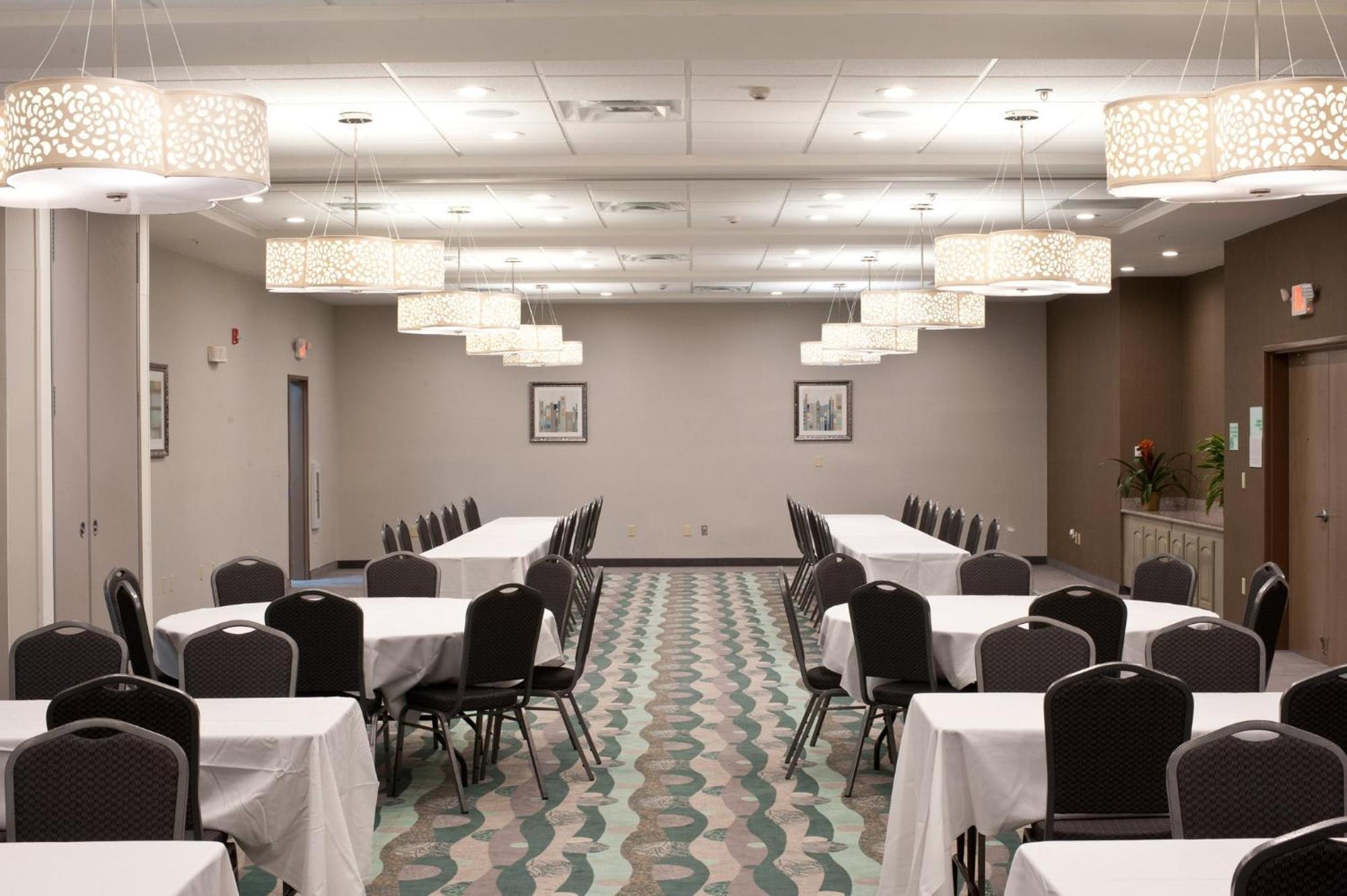 Holiday Inn Guin By Ihg Twin Exteriör bild